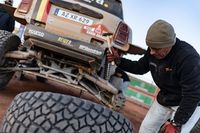 Viervoudig Dakar-winnaar zwaargewond geraakt bij auto-ongeluk