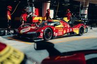 Overtreden bandenregels komt Ferrari duur te staan in Bahrein